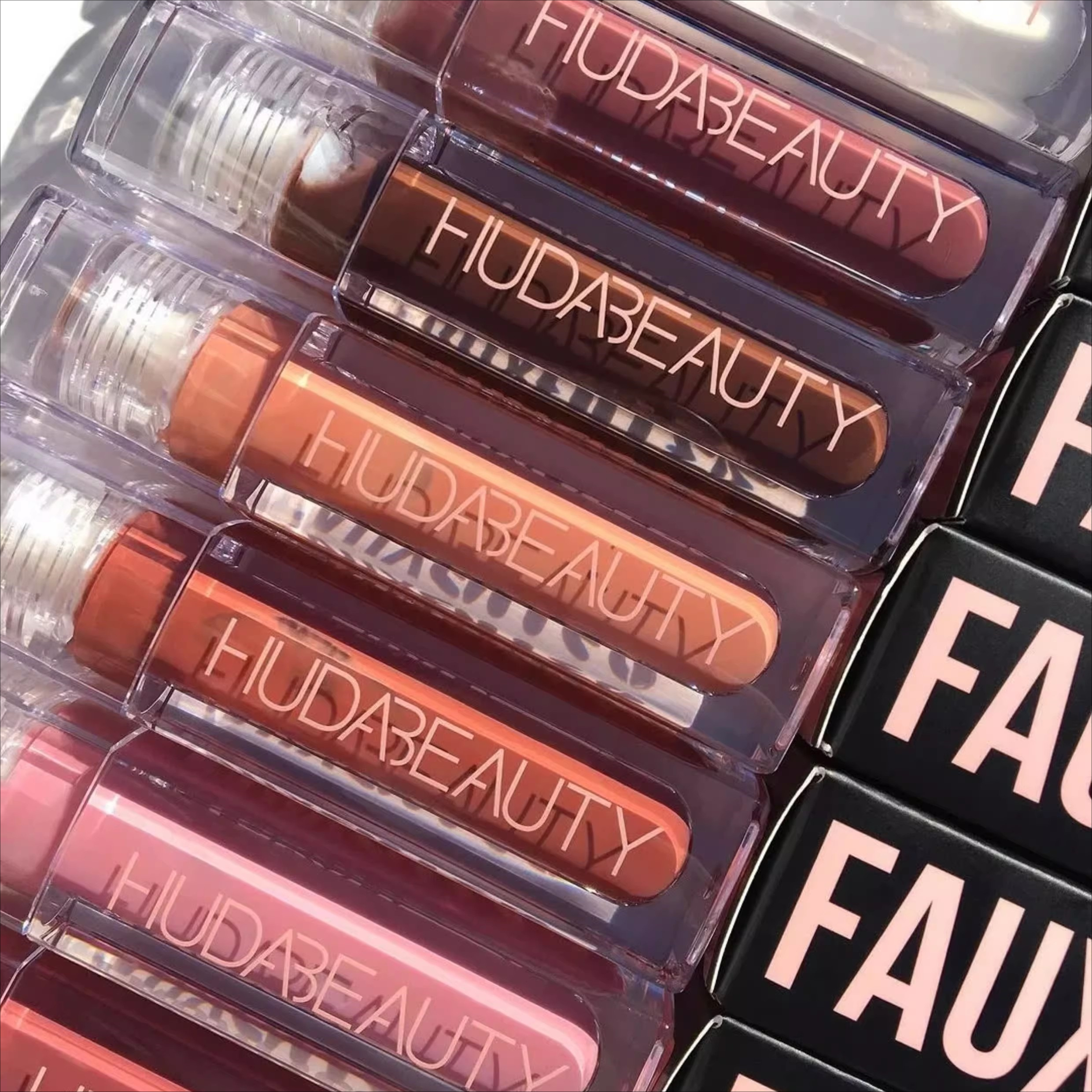 Beauty Huda Makeup - Huda Beauty Faux Filler Shiny Non-Sticky