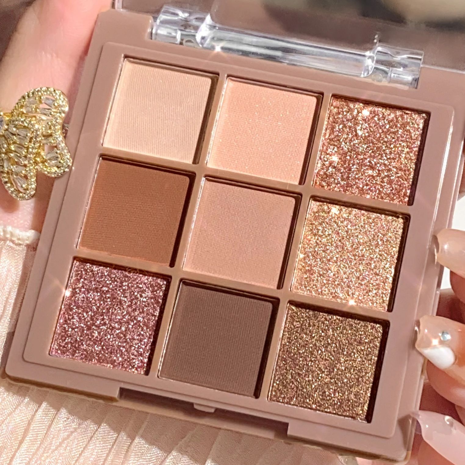 Luxurious 9-18 color eyeshadow – обзор и цена Beauty Huda Makeup